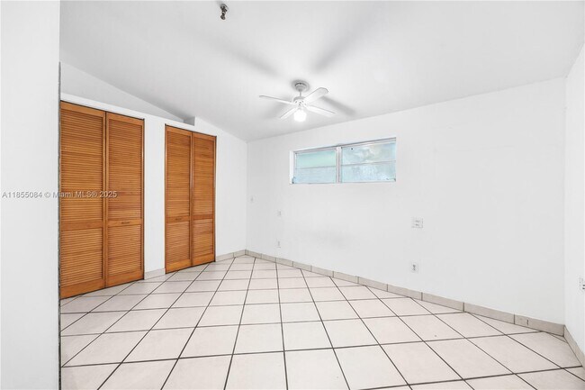 Building Photo - 7041 SW 63rd Ct