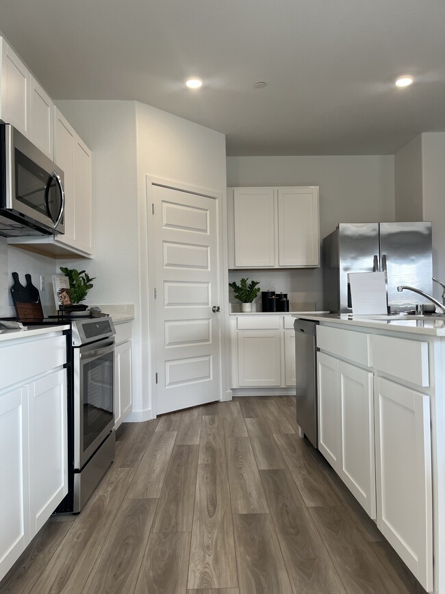 Building Photo - 1085 Silverado Wy