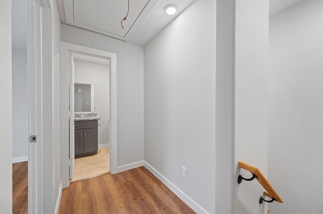 Building Photo - 8715 Bertwood St