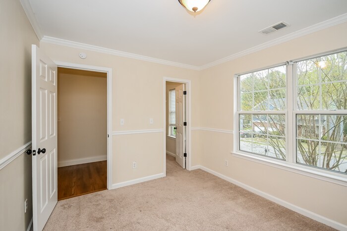Building Photo - 227 Woodcreek Way