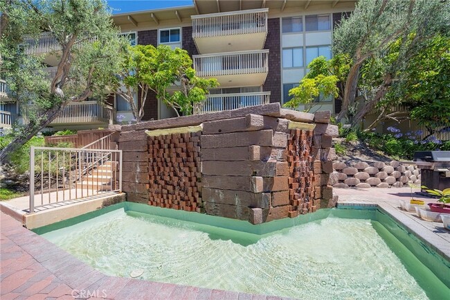 Building Photo - 6542 Ocean Crest Dr