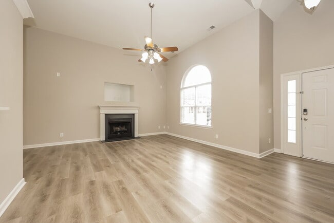 Building Photo - 1500 Saddle View