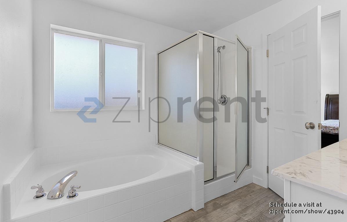 Building Photo - 21611 SE 298th Pl