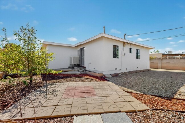 Building Photo - 165 Hilton Ave NW