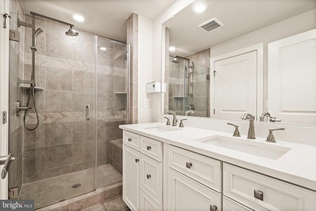 Building Photo - 12921 Sunrise Ridge Aly