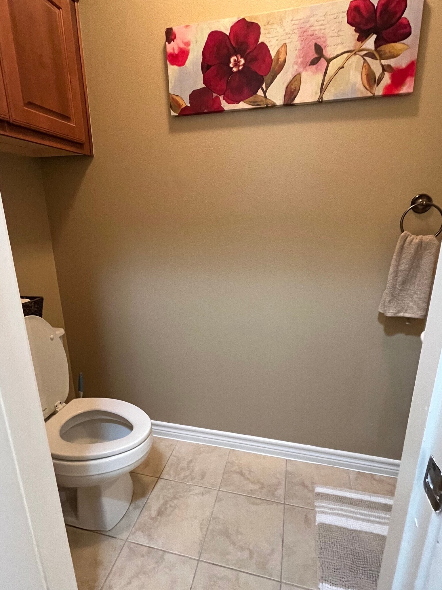 Roomy Guest Bathroom - 1425 W Villa Maria Rd