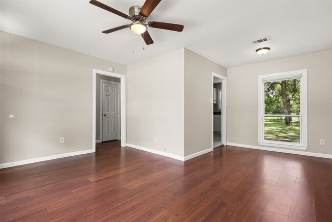 Building Photo - 2318 Pecan St