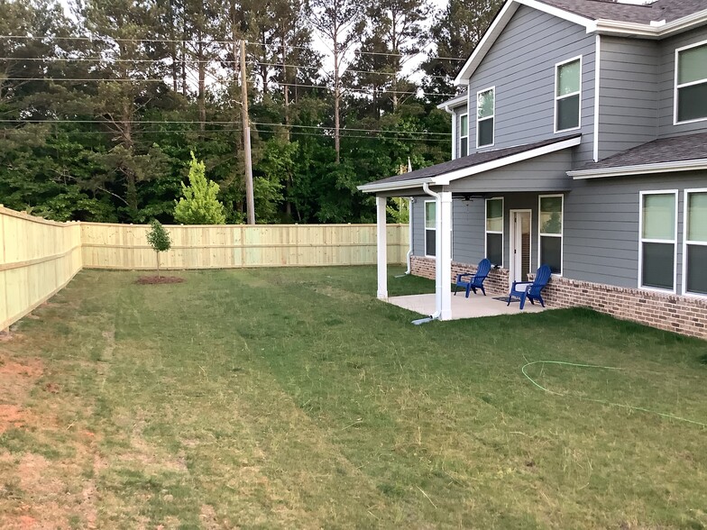 Building Photo - 867 Orwell Dr