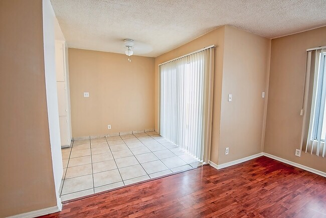 Interior Photo - com358