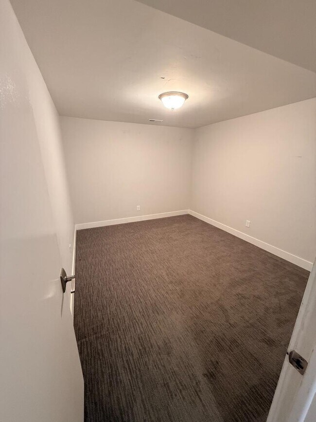 Building Photo - 558 S 440 W St