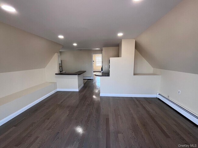 Building Photo - 252 Lindell Blvd