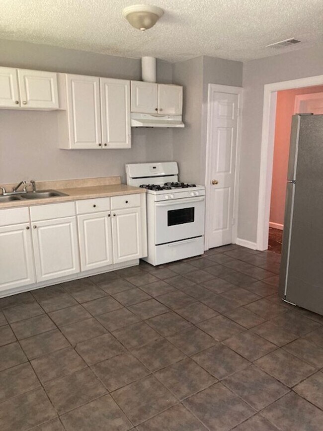 Building Photo - Gulfport 3 Bedroom