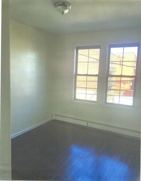 Building Photo - 102 W 49th St