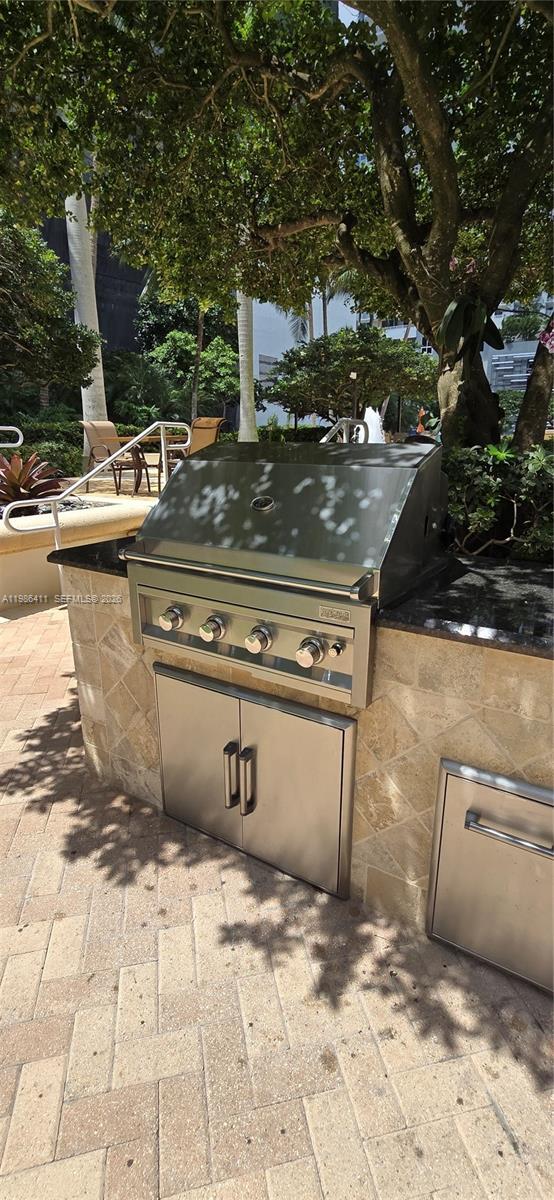 Building Photo - 347 N New River Dr E