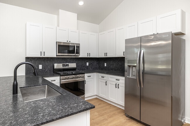 3BR, 2BA - 1,470SF - Kitchen - Abbington at Chaffee Crossing