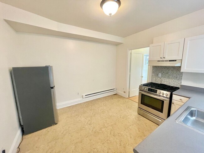 Building Photo - 2624 Sutter St