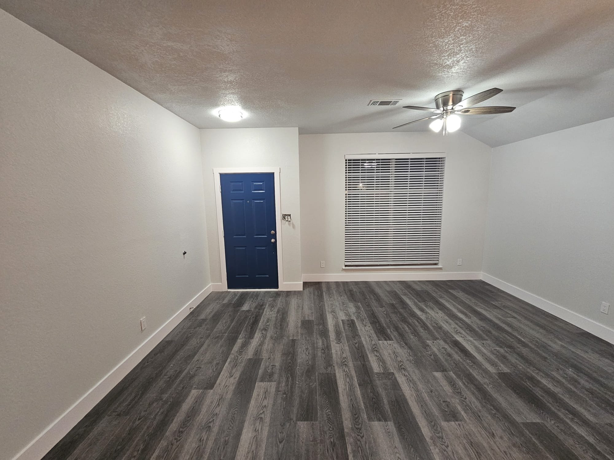 Building Photo - 919 Crestwood Dr