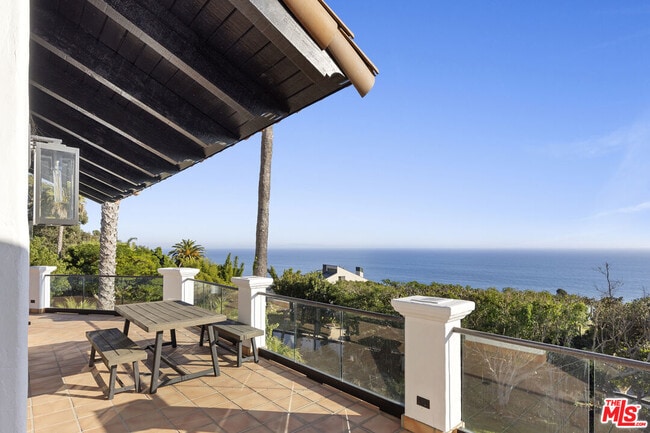 Building Photo - 3909 Villa Costera