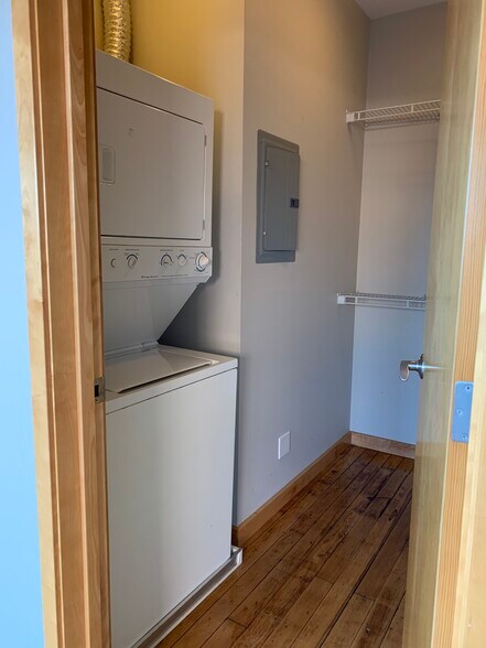 Laundry/closet - 121 E Liberty St