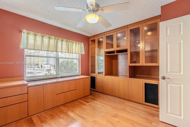 Building Photo - 121 Golden Isles Dr