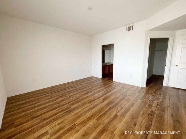 Building Photo - 6160 Rumrill St