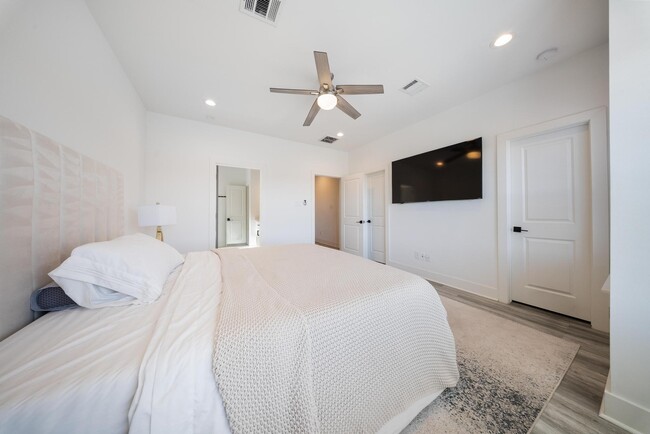 Building Photo - 1102 Paul Quinn St