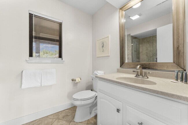 Building Photo - 913 Harbour Point Ln