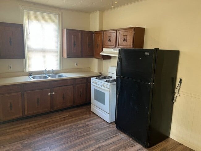 Building Photo - 127-129 N Catherine St