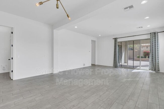 Building Photo - 45 N Iss Dr