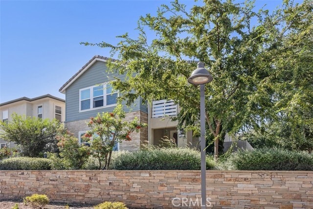 Building Photo - 395 Sawbuck