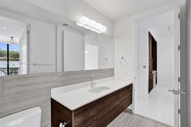 Building Photo - 301 Altara Ave
