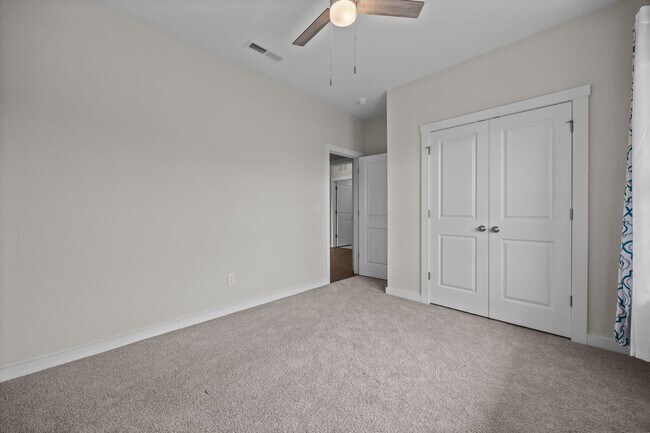 Building Photo - 217 Walker Grv Ln