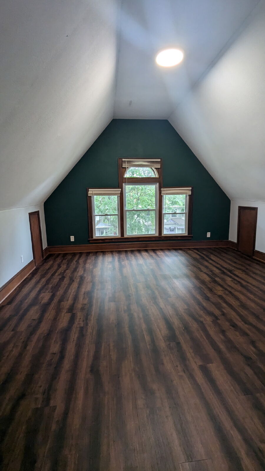 Building Photo - 1908 E Webster Pl