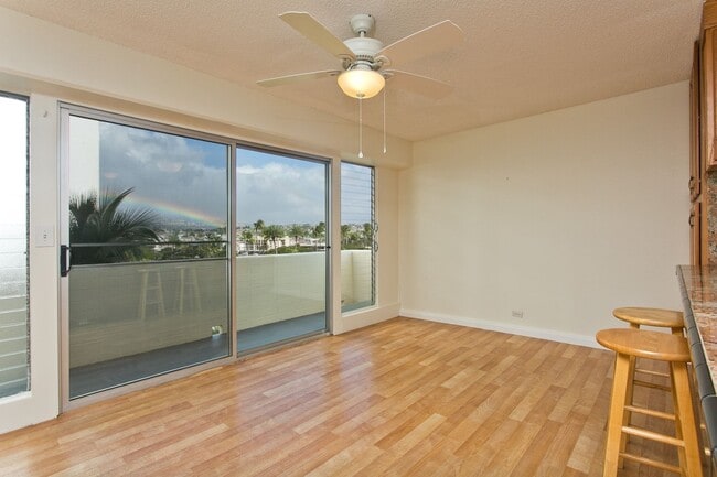 Building Photo - 3 bed, 2 bath, 1 parking in Waikiki with D...