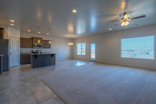 Building Photo - 4 bedroom 2 Bath Home in Desert Edge Cove - RV parking!