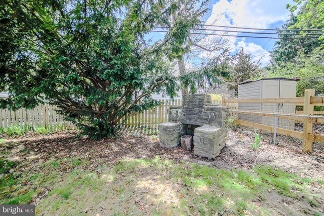 Building Photo - 128 Henley Rd