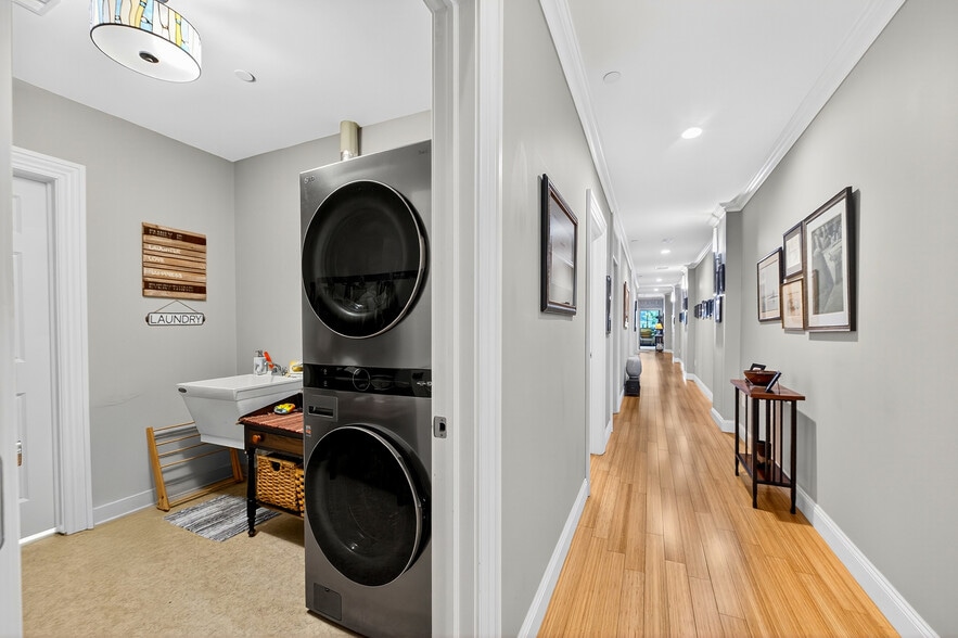 Building Photo - 325 S Salina St