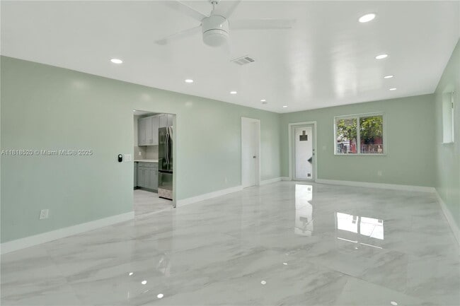 Building Photo - 10370 SW 174th Terrace
