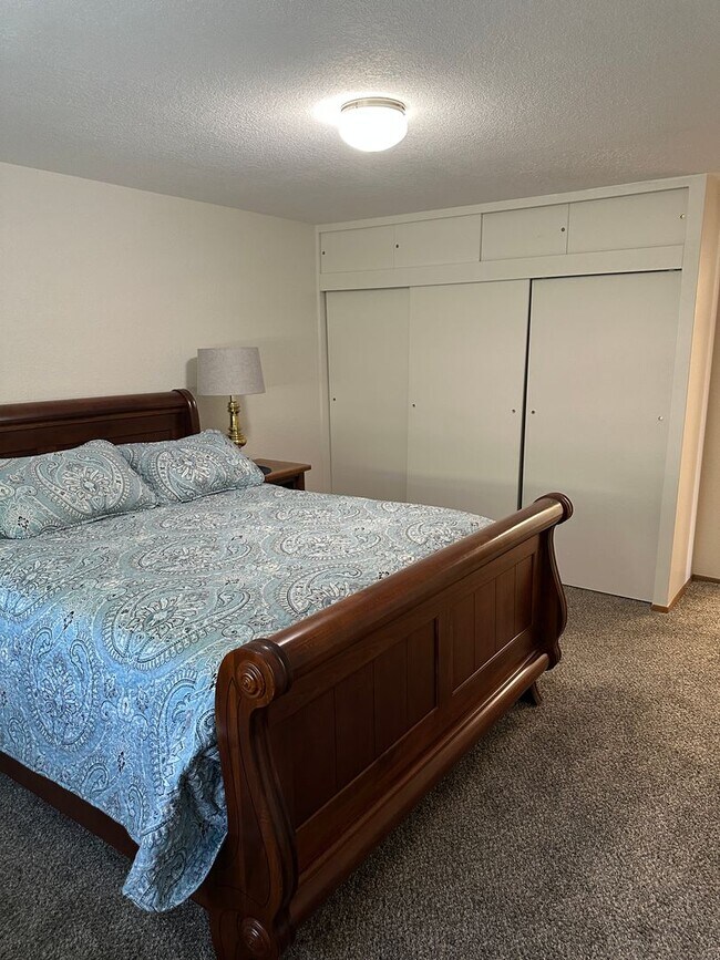 Building Photo - Quiet property in the county!