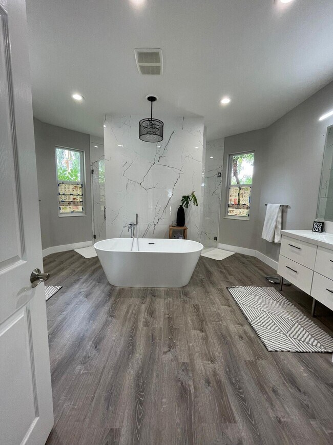 Building Photo - 11710 Paradise Cove Ln