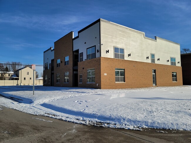 Building Photo - 24356 Ann Arbor Trl