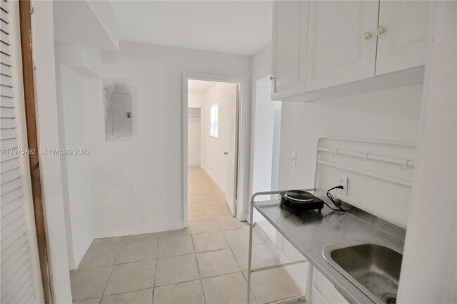 Building Photo - 1160 W 26th Ct