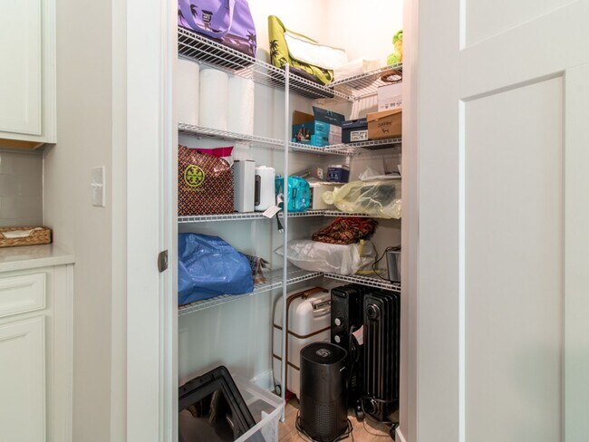 Building Photo - 12 MONTH RENTAL - 3 BED 2.5 BATH SINGLE FA...