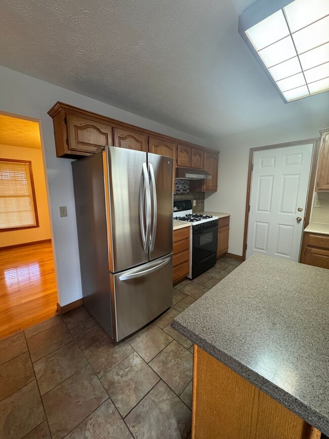 Building Photo - 2047 Parkside Dr