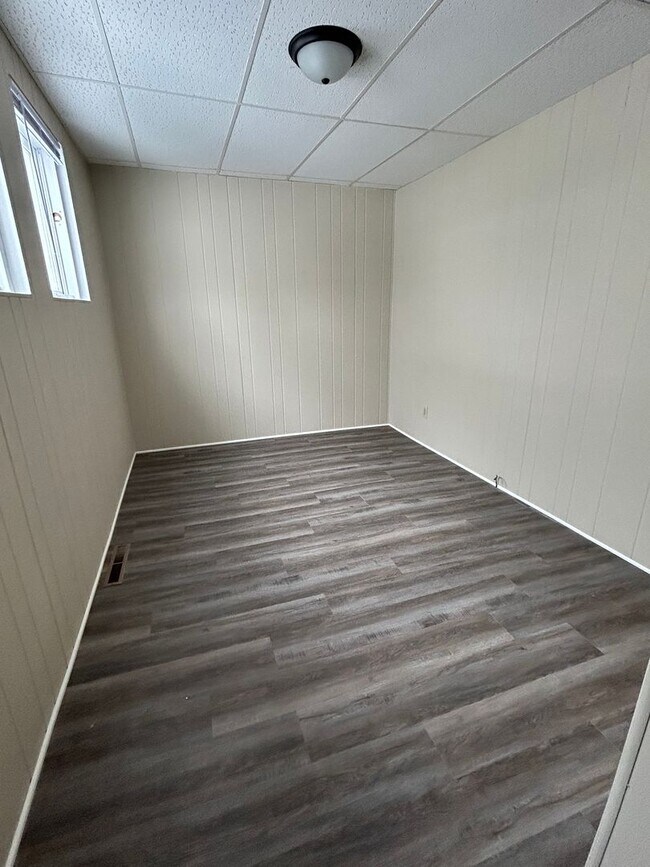 Building Photo - 1 Bedroom 1 Bath Apartment