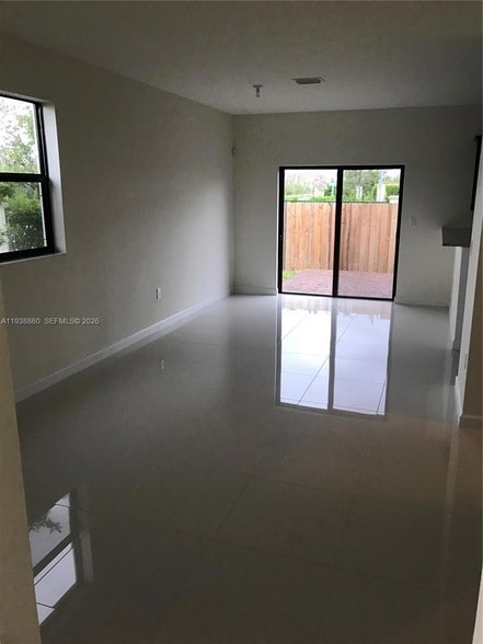 Building Photo - 8806 NW 103rd Ave