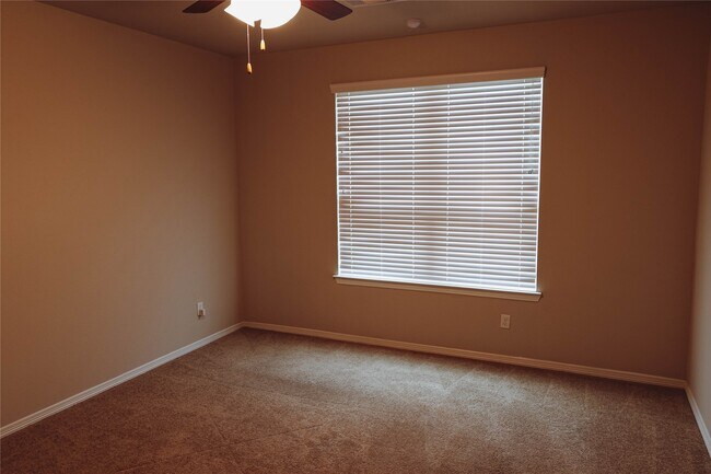 Building Photo - 10818 Catclaw Ct