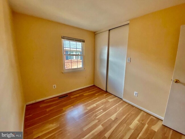 Building Photo - 8864 Walutes Cir