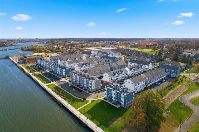 Building Photo - 12 Barton Ave