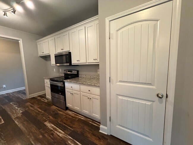 Building Photo - Nice 3/2 House with Bonus in Shannon- $2,850